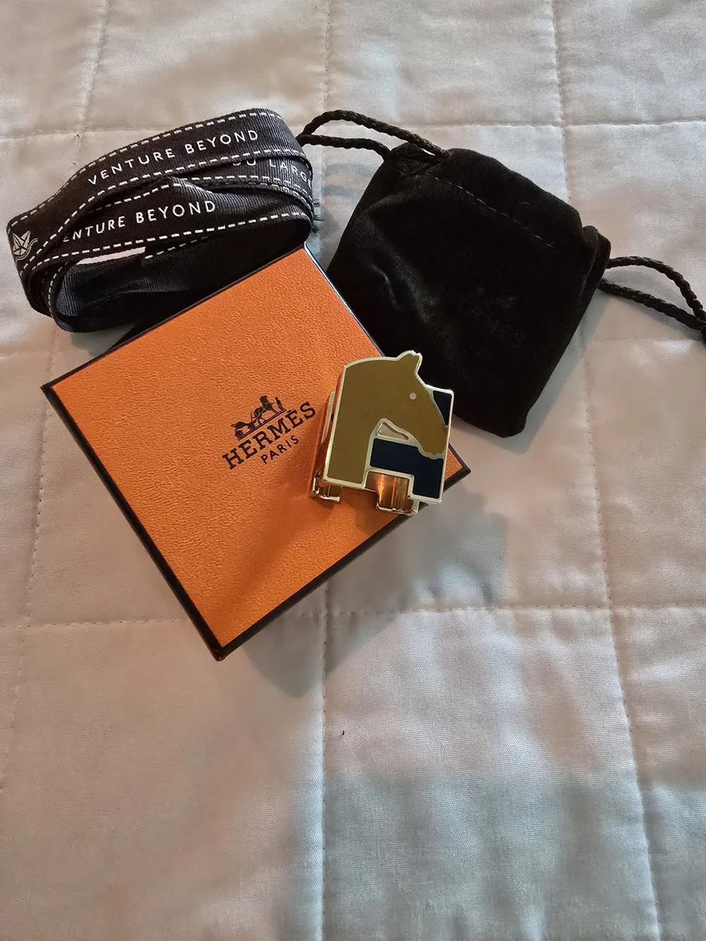 Hermes Gold and Navy Enamel Horse 'H' Scarf Ring - Picture 4 of 4